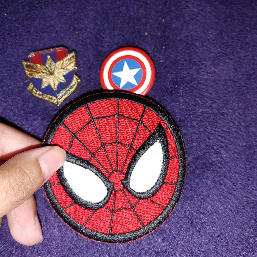 *FREE WITH ANY TOY PURCHASE* Marvel Superhero Patch and Pin Set